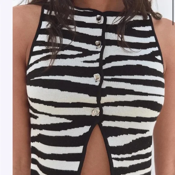 Zara Zebra Print Cropped Sleeveless Top Silver Buttons Size Small - Picture 3 of 3